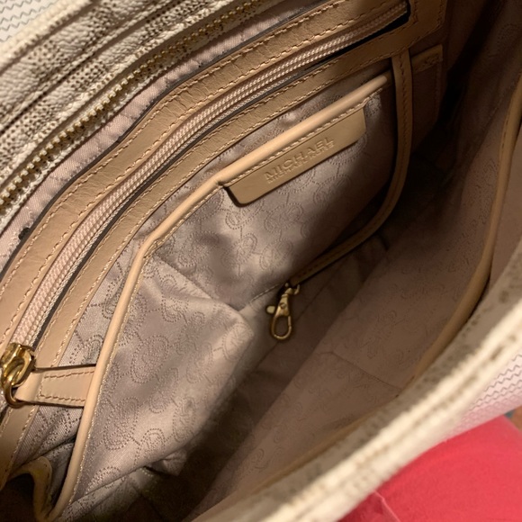 Michael Kors purse - Picture 3 of 3